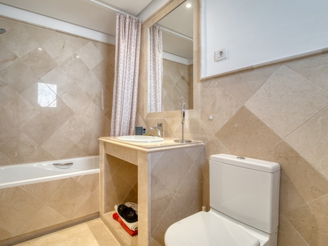 2 Bedrooms Apartment in Nueva Andalucía