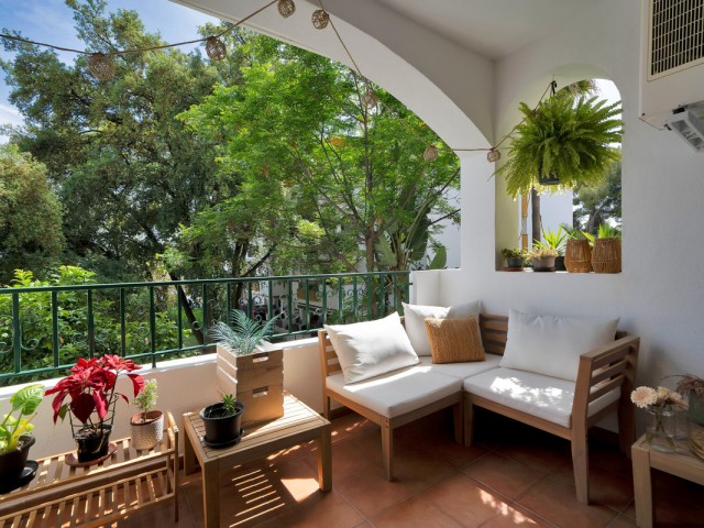 Apartamento con 2 Dormitorios  en Marbella