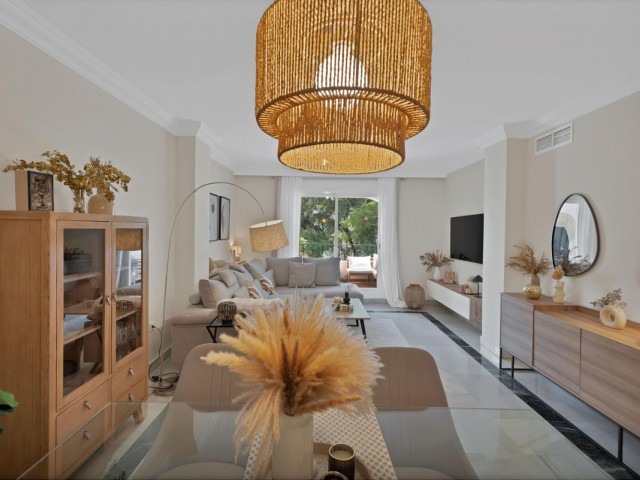 Apartamento con 2 Dormitorios  en Marbella