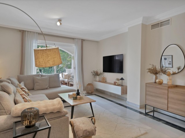 Apartamento con 2 Dormitorios  en Marbella