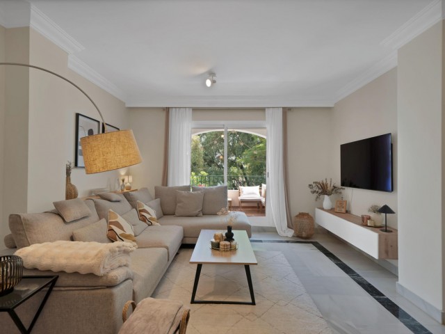 Apartamento con 2 Dormitorios  en Marbella