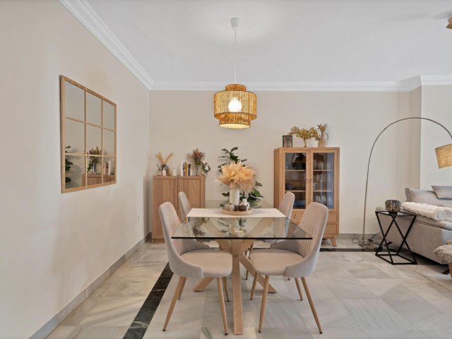 Apartamento con 2 Dormitorios  en Marbella