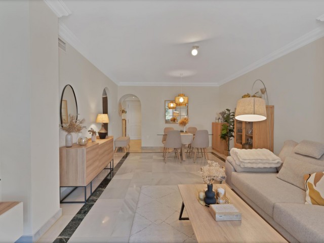 Apartamento con 2 Dormitorios  en Marbella