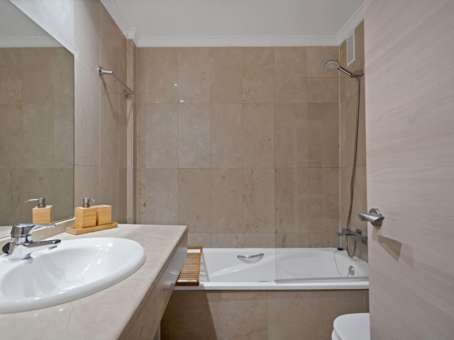 Apartamento con 2 Dormitorios  en Marbella