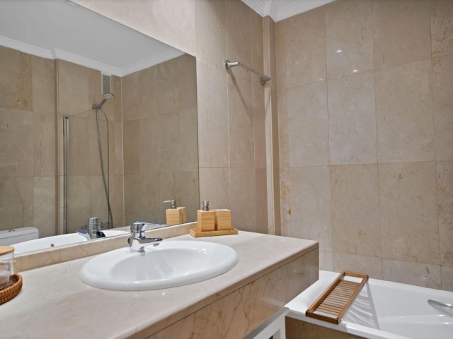 Apartamento con 2 Dormitorios  en Marbella