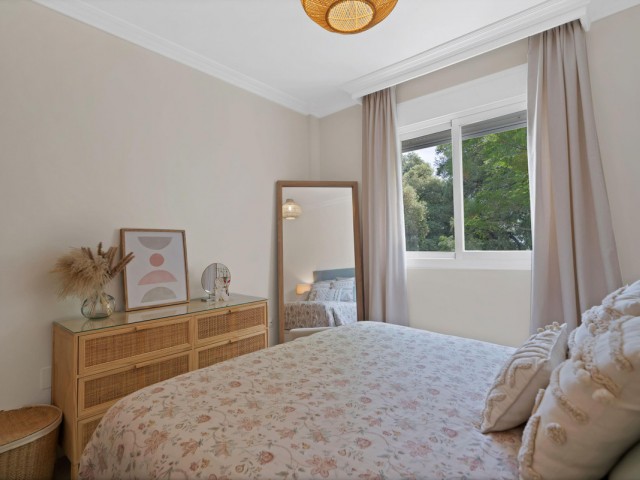 Apartamento con 2 Dormitorios  en Marbella