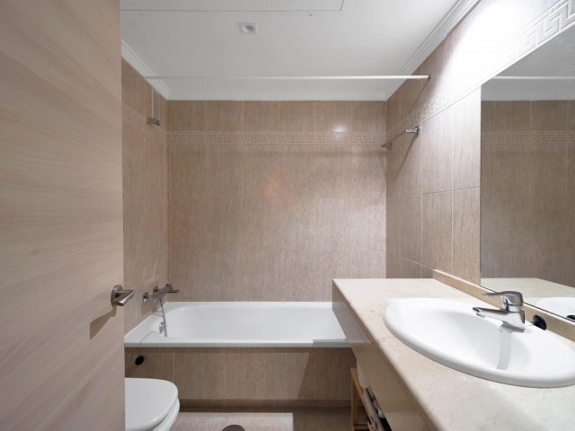 Apartamento con 2 Dormitorios  en Marbella