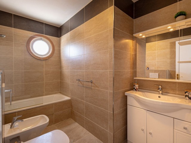Villa avec 3 Chambres  à Estepona