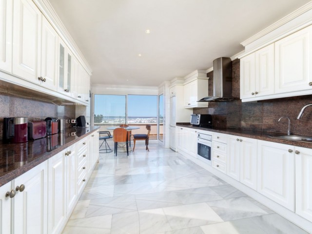 3 Bedrooms Apartment in Nueva Andalucía