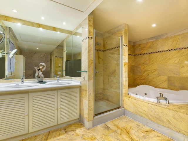3 Bedrooms Apartment in Nueva Andalucía