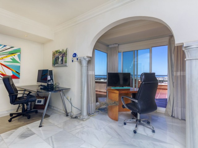 3 Bedrooms Apartment in Nueva Andalucía