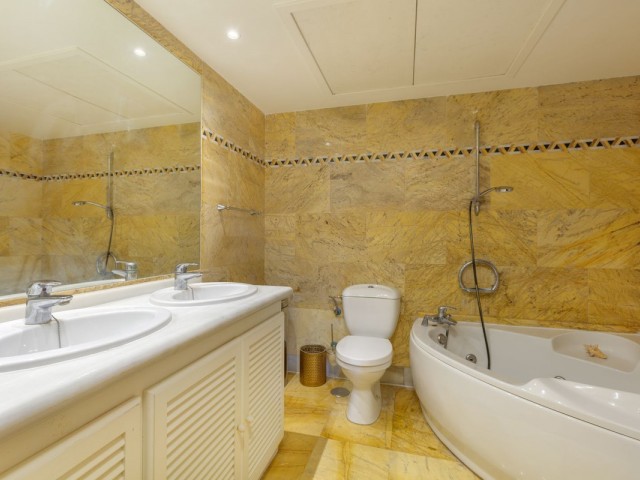 3 Bedrooms Apartment in Nueva Andalucía