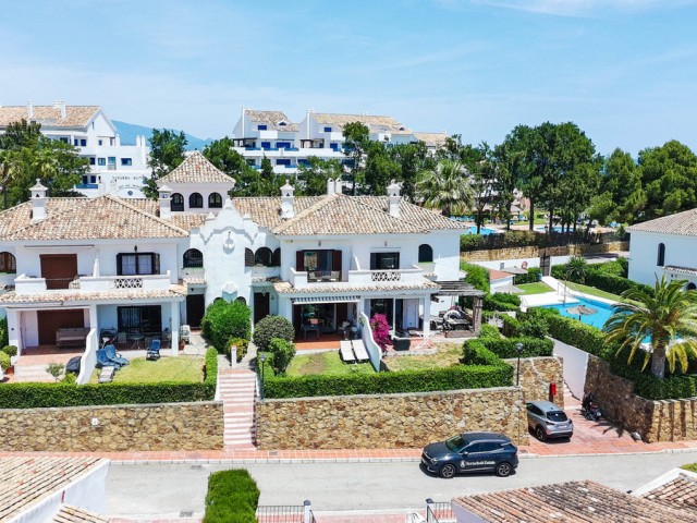 Maison mitoyenne avec 3 Chambres  à La Duquesa