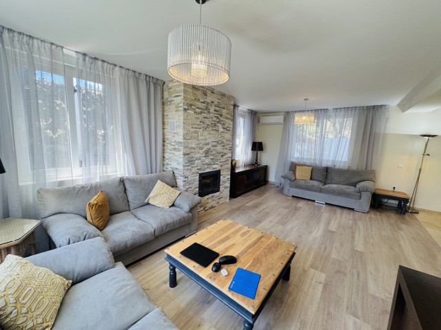 Villa con 4 Dormitorios  en Elviria