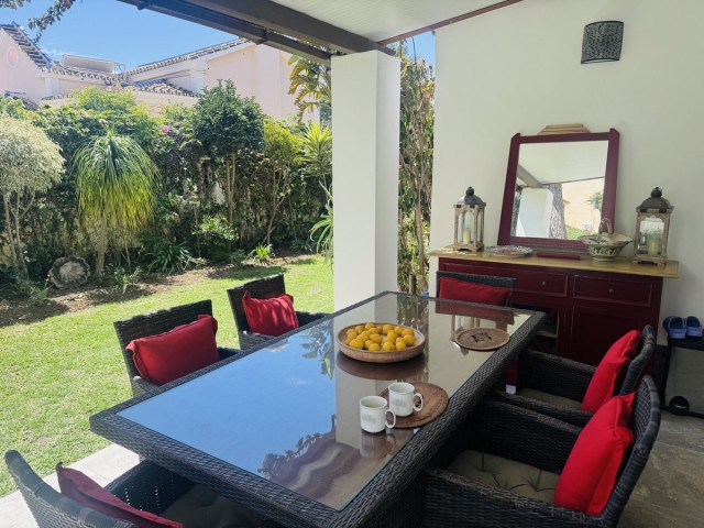 Villa con 4 Dormitorios  en Elviria
