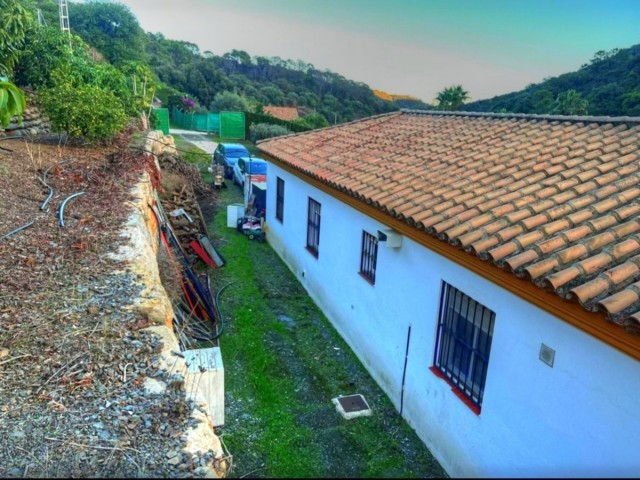 Villa avec 4 Chambres  à Estepona