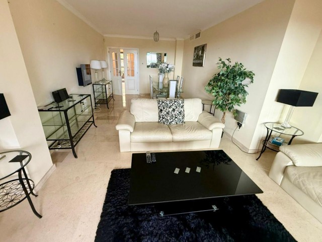 2 Bedrooms Apartment in Elviria