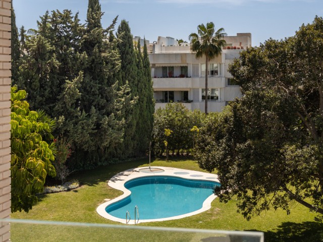 3 Bedrooms Apartment in Nueva Andalucía