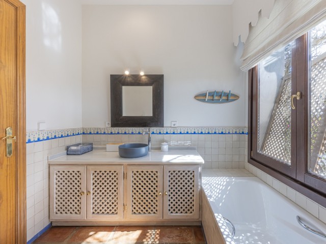5 Bedrooms Villa in Sotogrande Alto