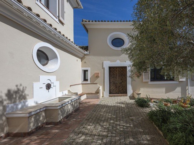 5 Bedrooms Villa in Sotogrande Alto