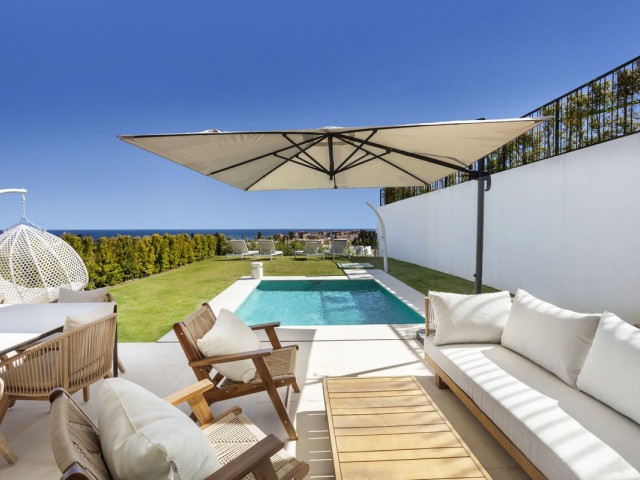 Maison mitoyenne avec 4 Chambres  à Estepona