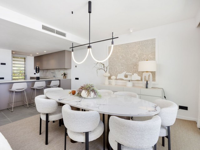 Maison mitoyenne avec 4 Chambres  à Estepona