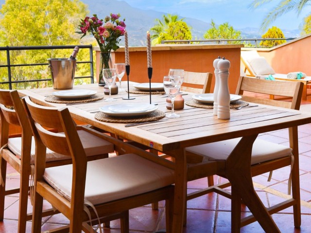 2 Bedrooms Apartment in Nueva Andalucía