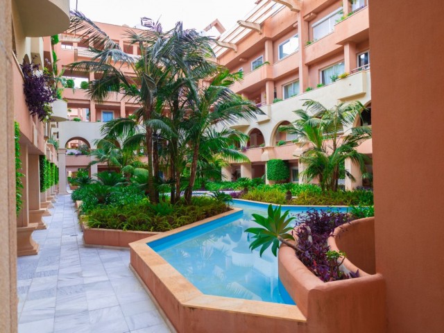 2 Bedrooms Apartment in Nueva Andalucía