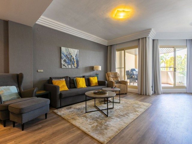 2 Bedrooms Apartment in Nueva Andalucía