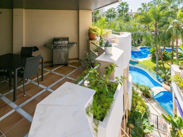 2 Bedrooms Apartment in Nueva Andalucía