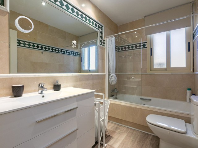 2 Bedrooms Apartment in Nueva Andalucía