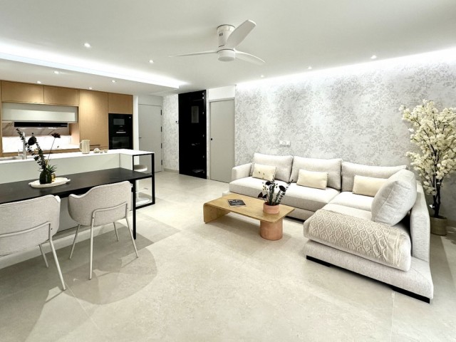 Apartamento con 2 Dormitorios  en Marbella