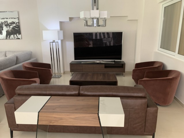 6 Bedrooms Apartment in Puerto Banús