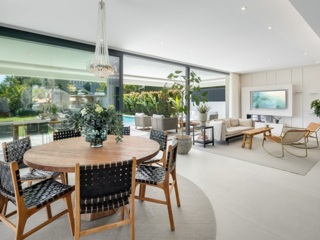 5 Bedrooms Villa in Nueva Andalucía