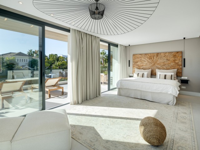 5 Bedrooms Villa in Nueva Andalucía