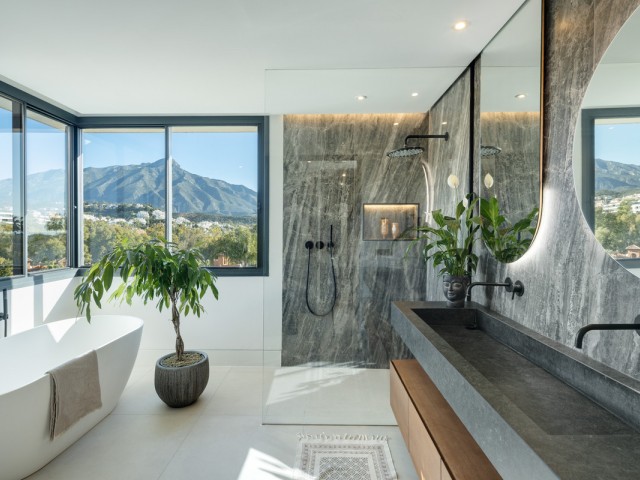 5 Bedrooms Villa in Nueva Andalucía