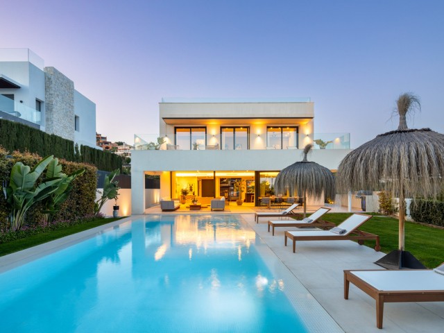 5 Bedrooms Villa in Nueva Andalucía