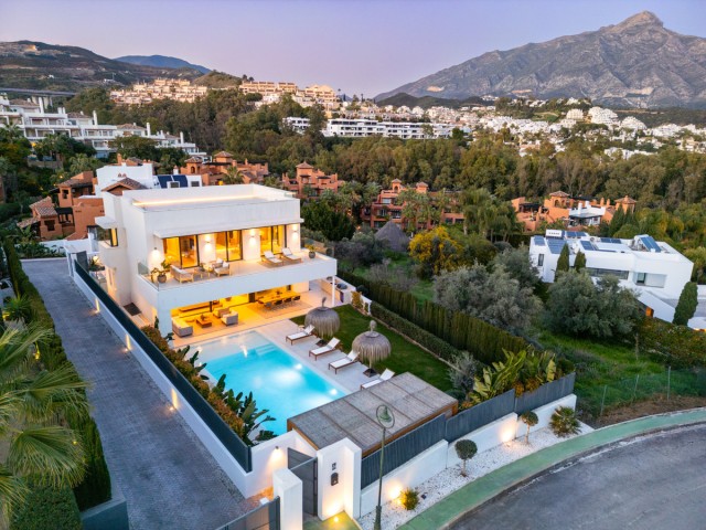 5 Bedrooms Villa in Nueva Andalucía