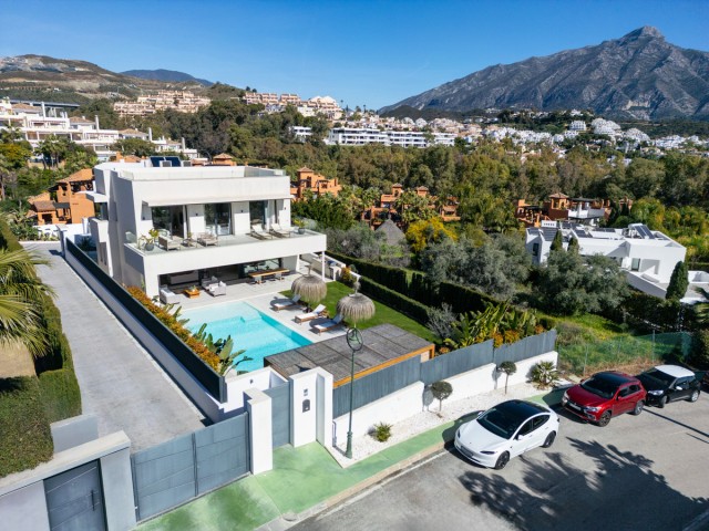 5 Bedrooms Villa in Nueva Andalucía