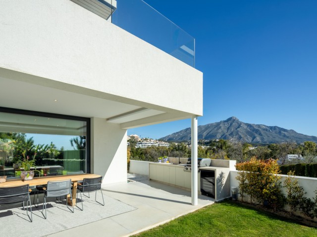 5 Bedrooms Villa in Nueva Andalucía