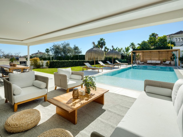 5 Bedrooms Villa in Nueva Andalucía