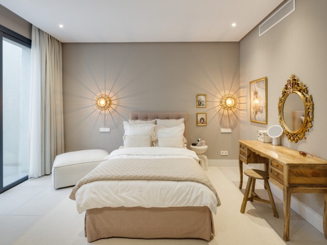 5 Bedrooms Villa in Nueva Andalucía