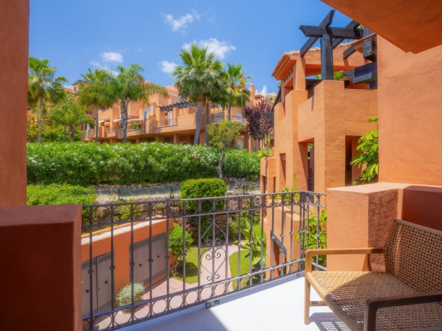 4 Bedrooms Apartment in Nueva Andalucía