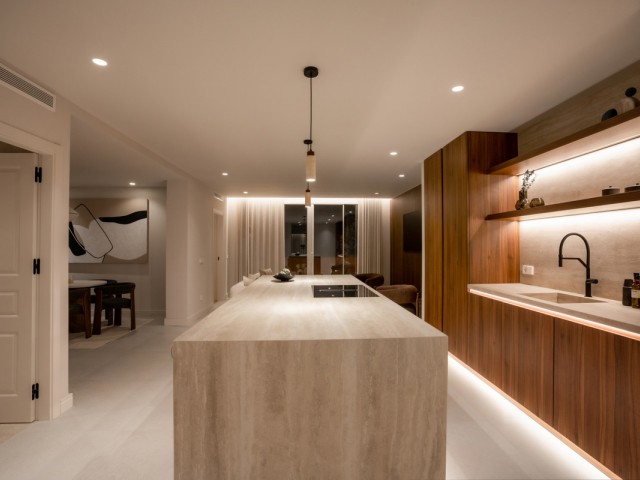 4 Bedrooms Apartment in Nueva Andalucía