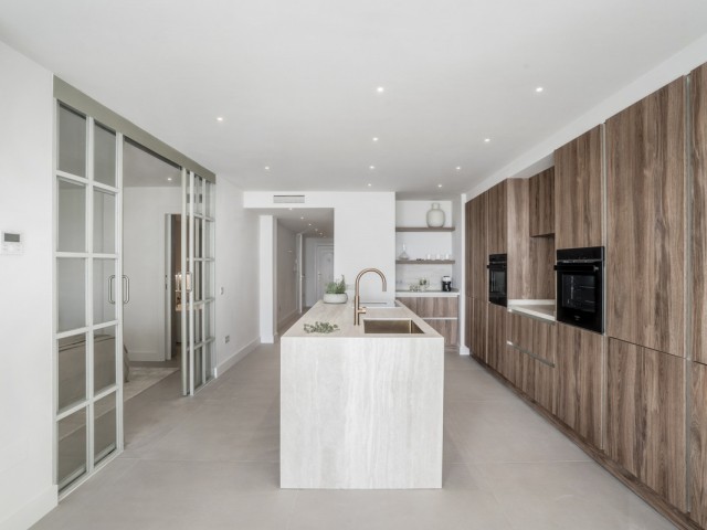 3 Bedrooms Apartment in Nueva Andalucía