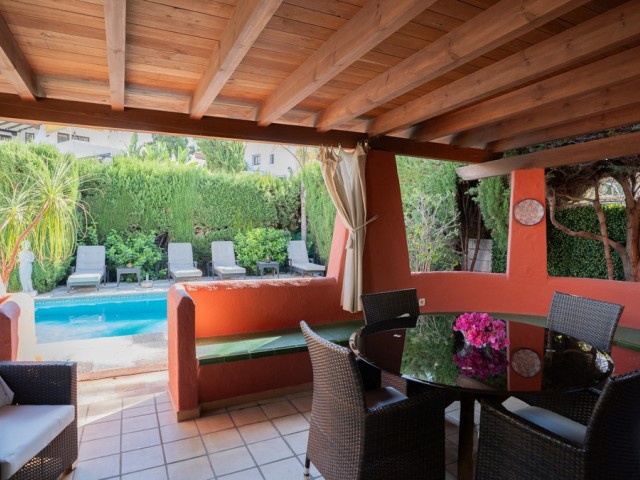 Villa con 4 Dormitorios  en Marbella
