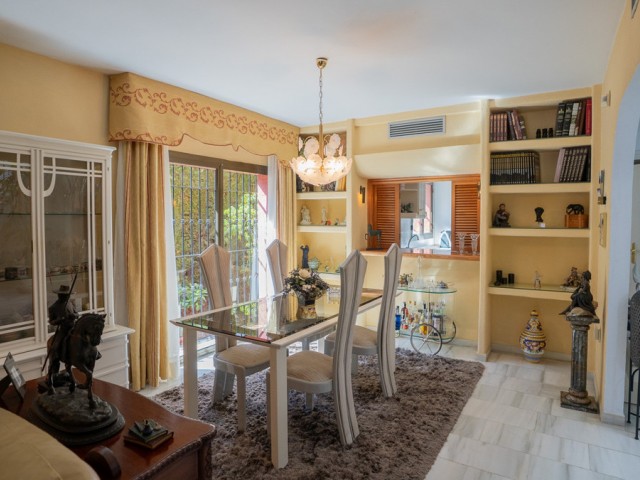 Villa con 4 Dormitorios  en Marbella