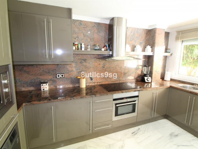 2 Bedrooms Apartment in Nueva Andalucía