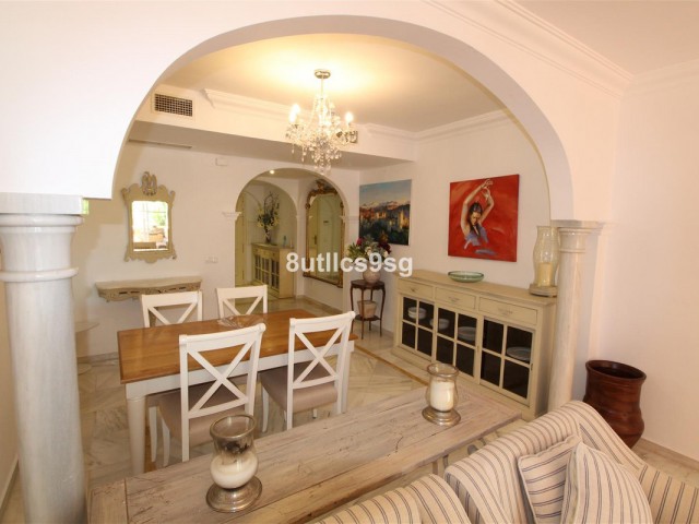 2 Bedrooms Apartment in Nueva Andalucía