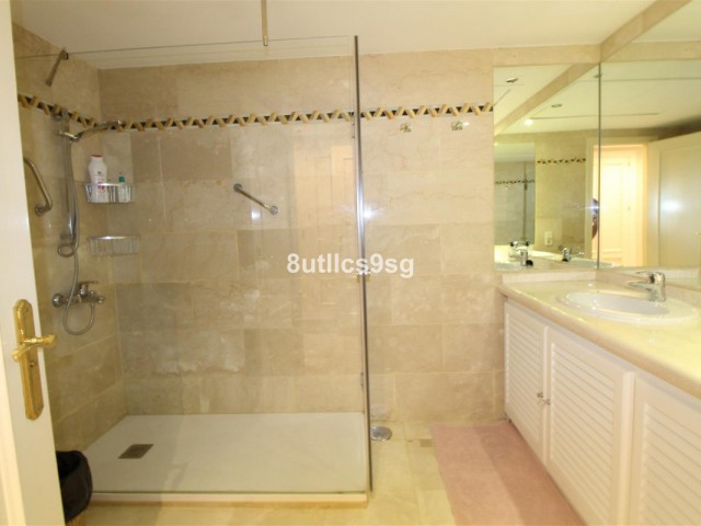 2 Bedrooms Apartment in Nueva Andalucía